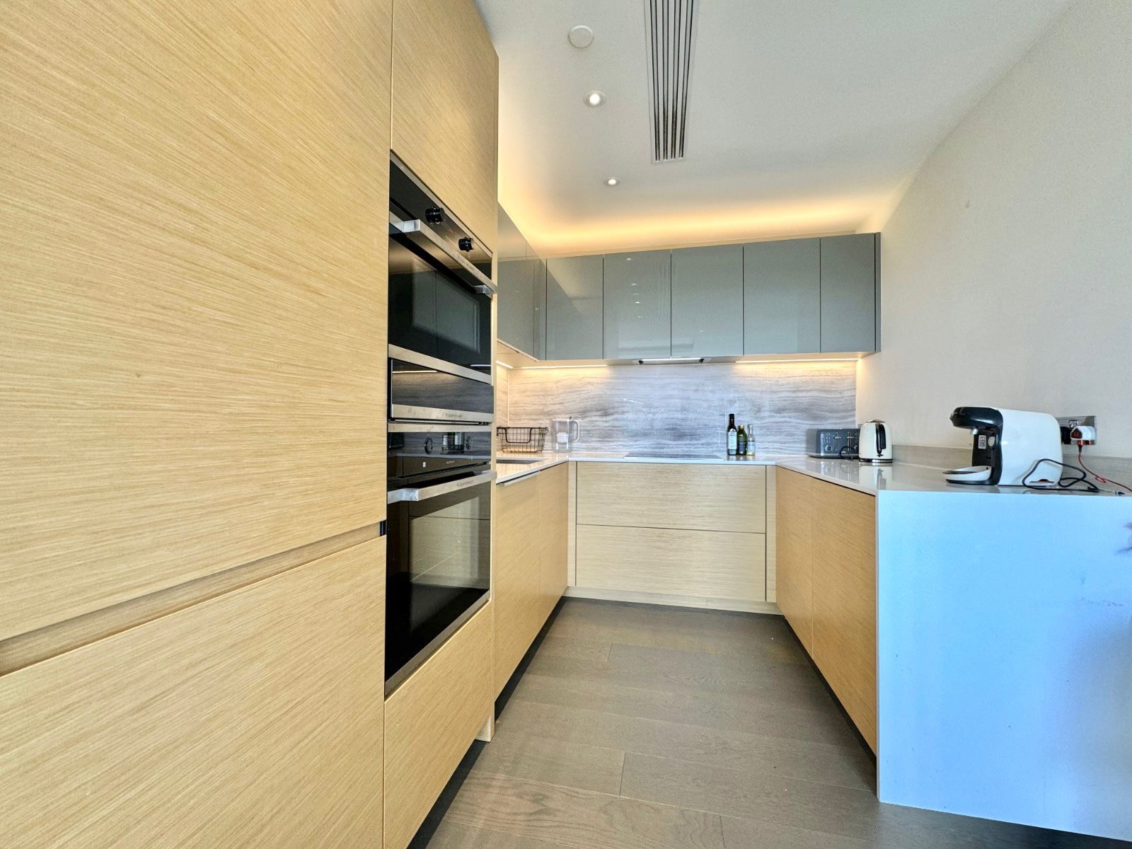 Flat Radnor Terrace in Greater London