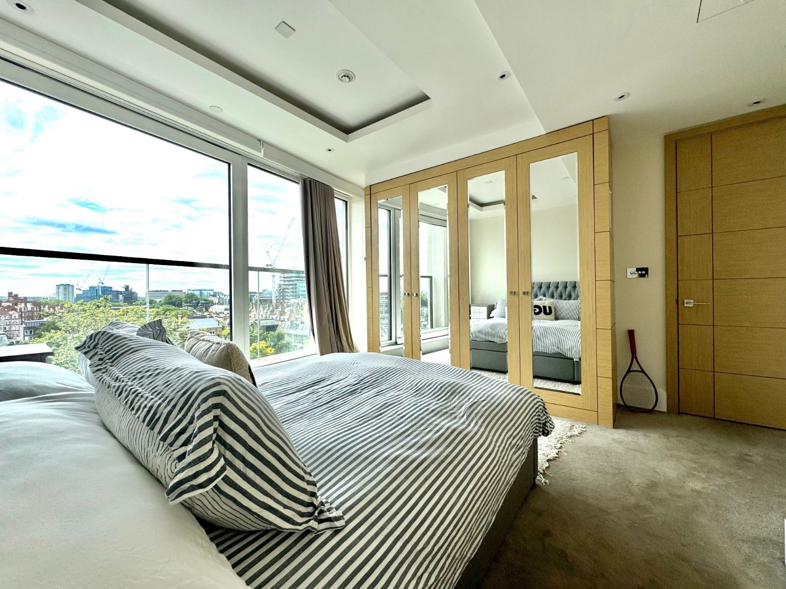 Flat Radnor Terrace in Greater London