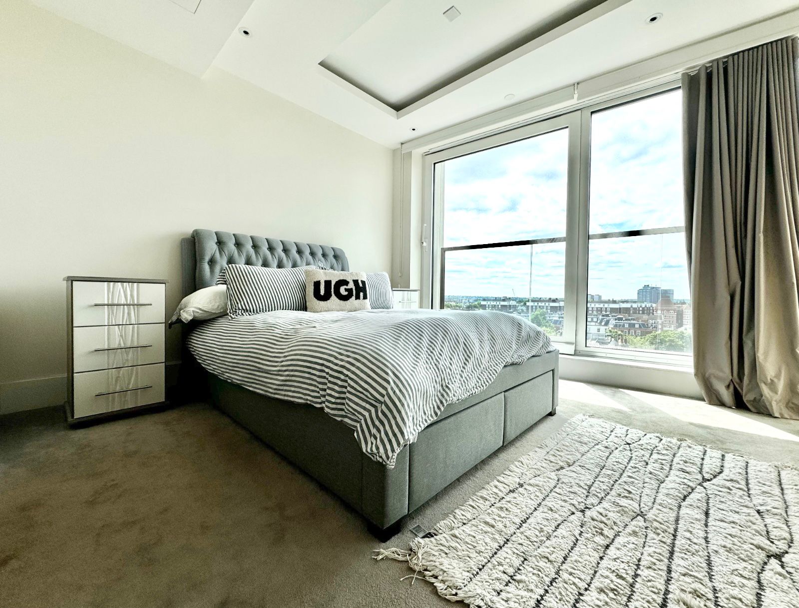 Flat Radnor Terrace in Greater London