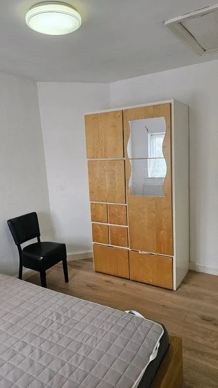 Room Uxbridge Road in Slough