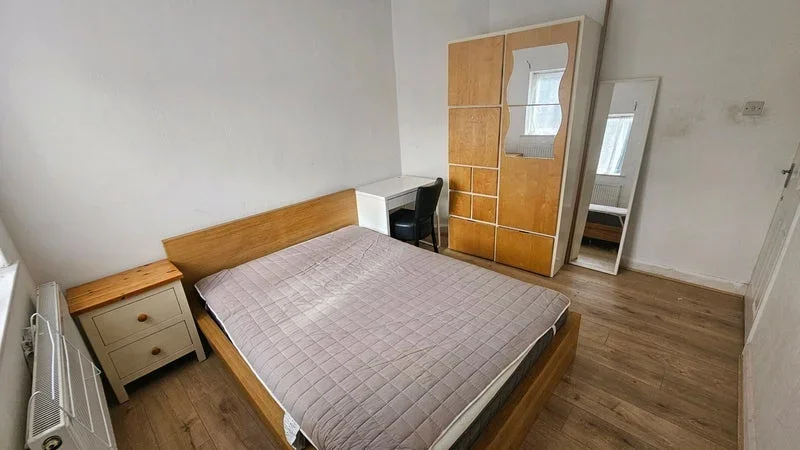 Room Uxbridge Road in Slough