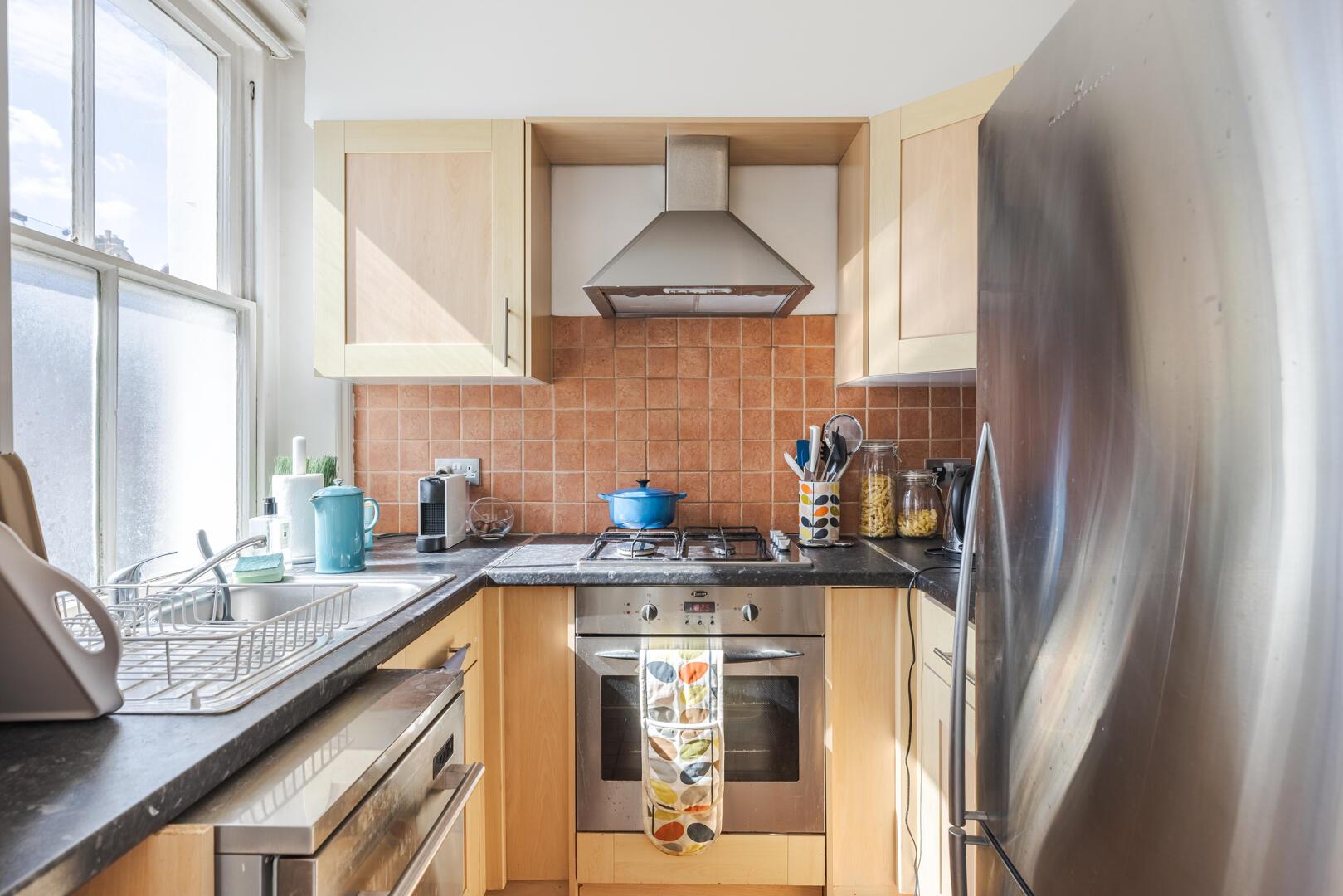 Flat Sheffield Terrace in Greater London