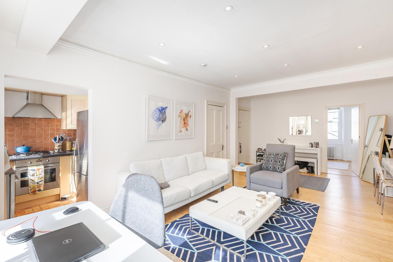 Flat Sheffield Terrace in Greater London