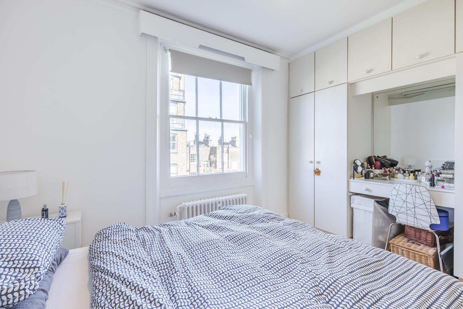 Flat Sheffield Terrace in Greater London
