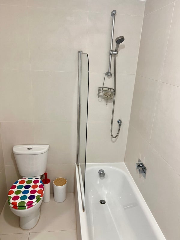 Room Granville Road in Greater London