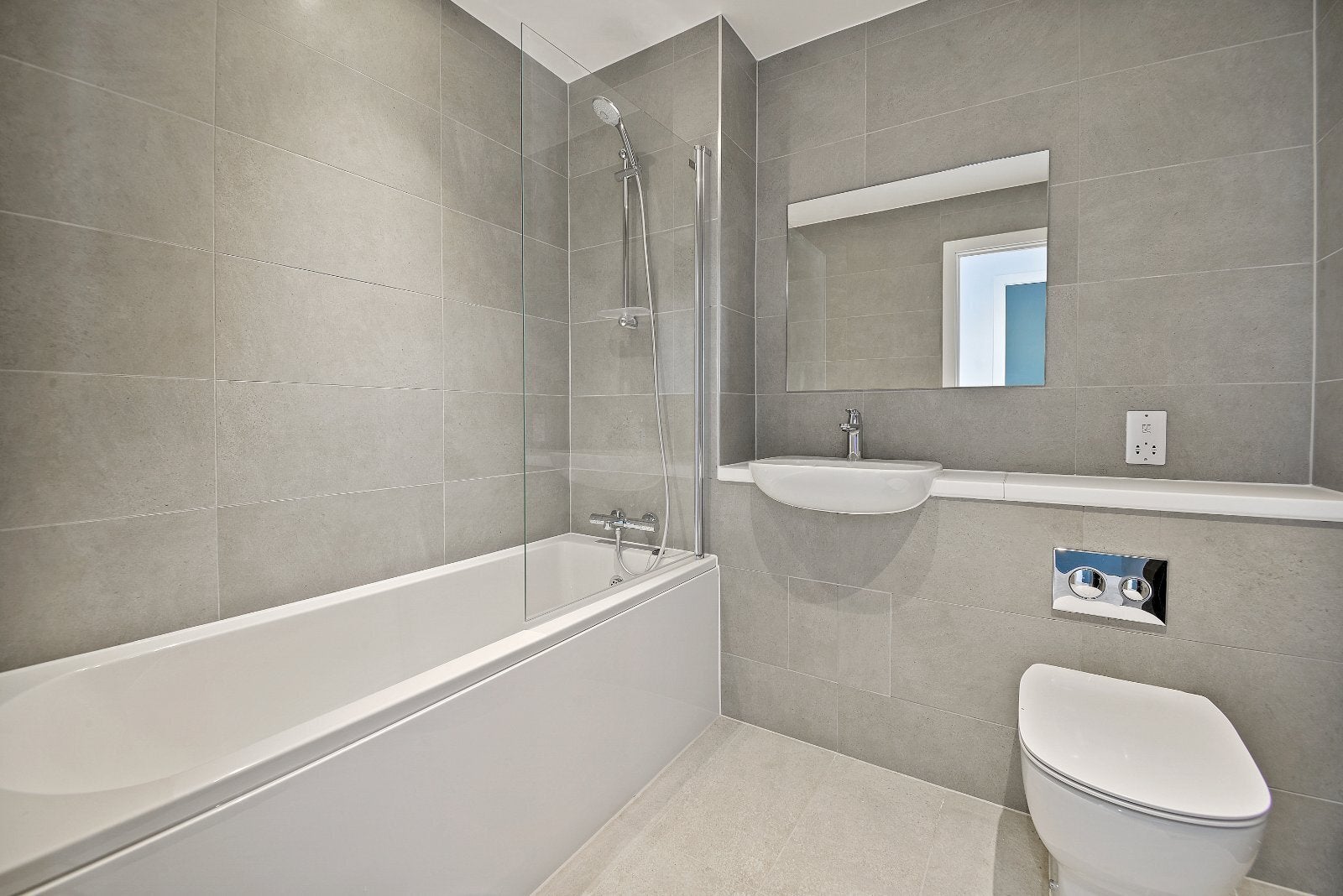 Flat Parkes Street in Greater London