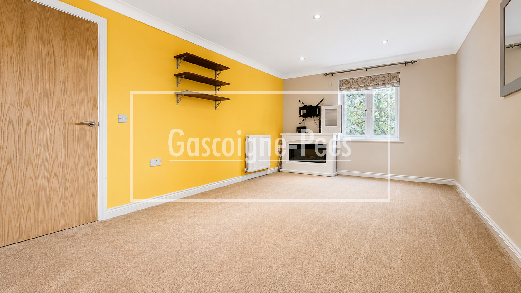 Flat Kingpost Parade in Guildford