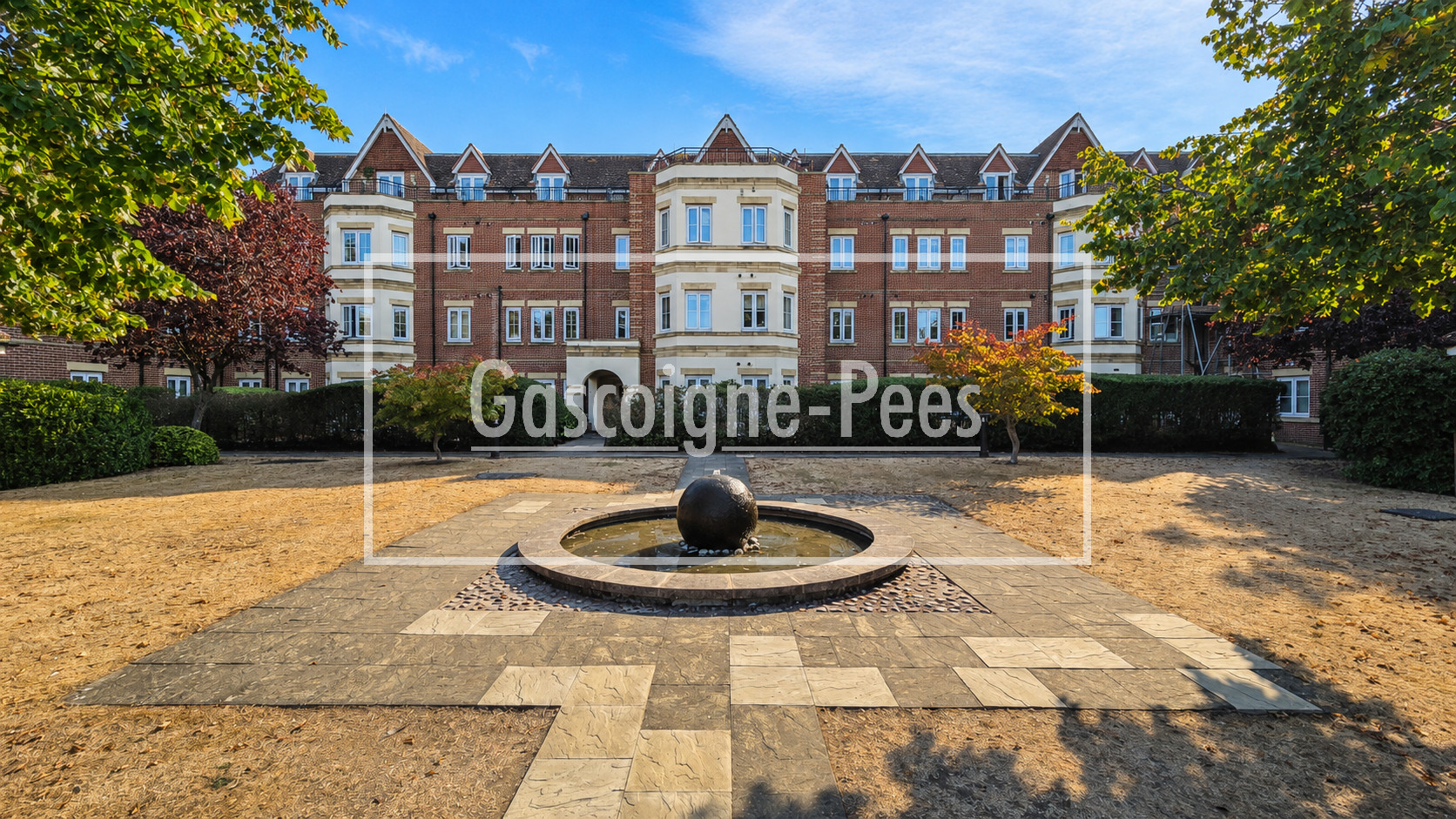 Flat Kingpost Parade in Guildford