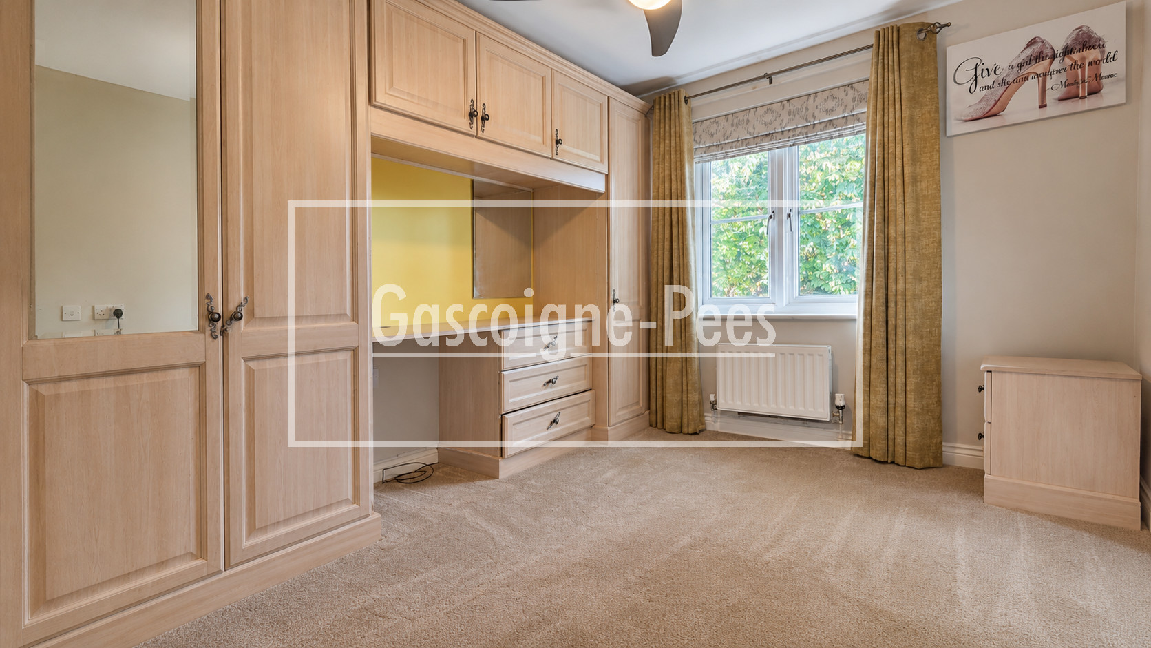 Flat Kingpost Parade in Guildford