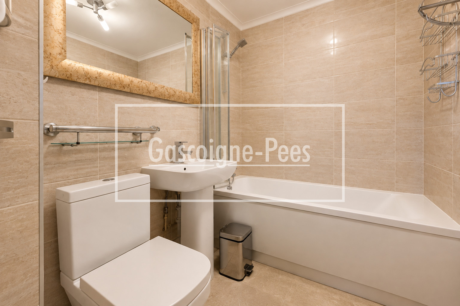 Flat Kingpost Parade in Guildford