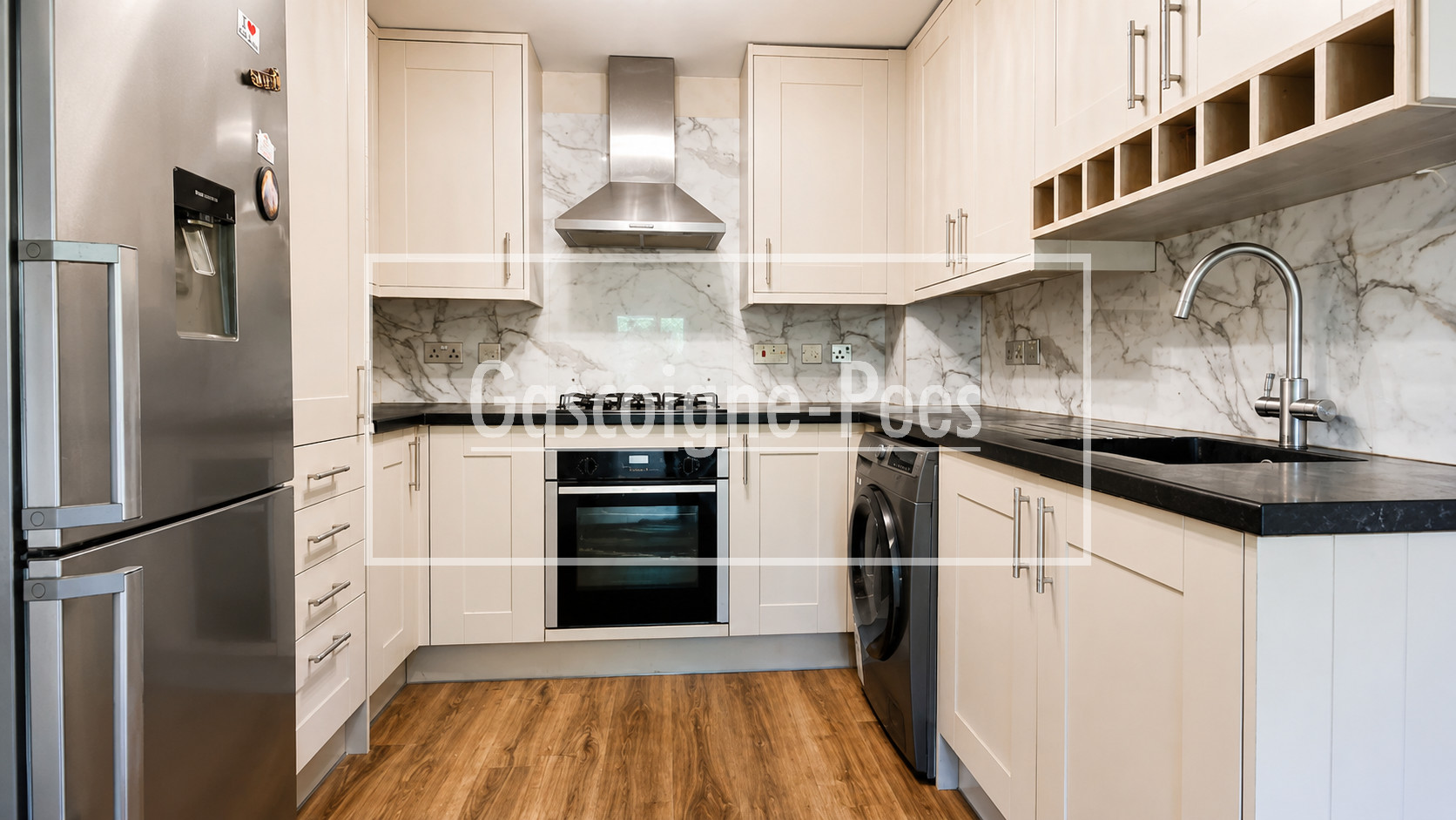 Flat Kingpost Parade in Guildford