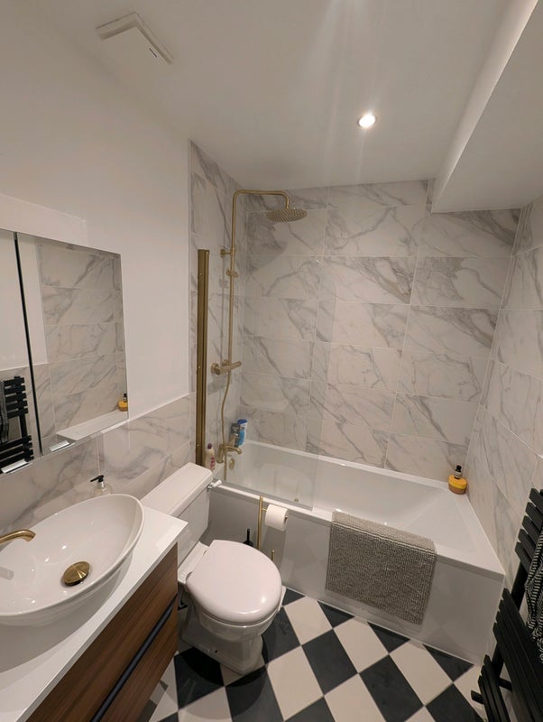 Room Amen Corner in Greater London