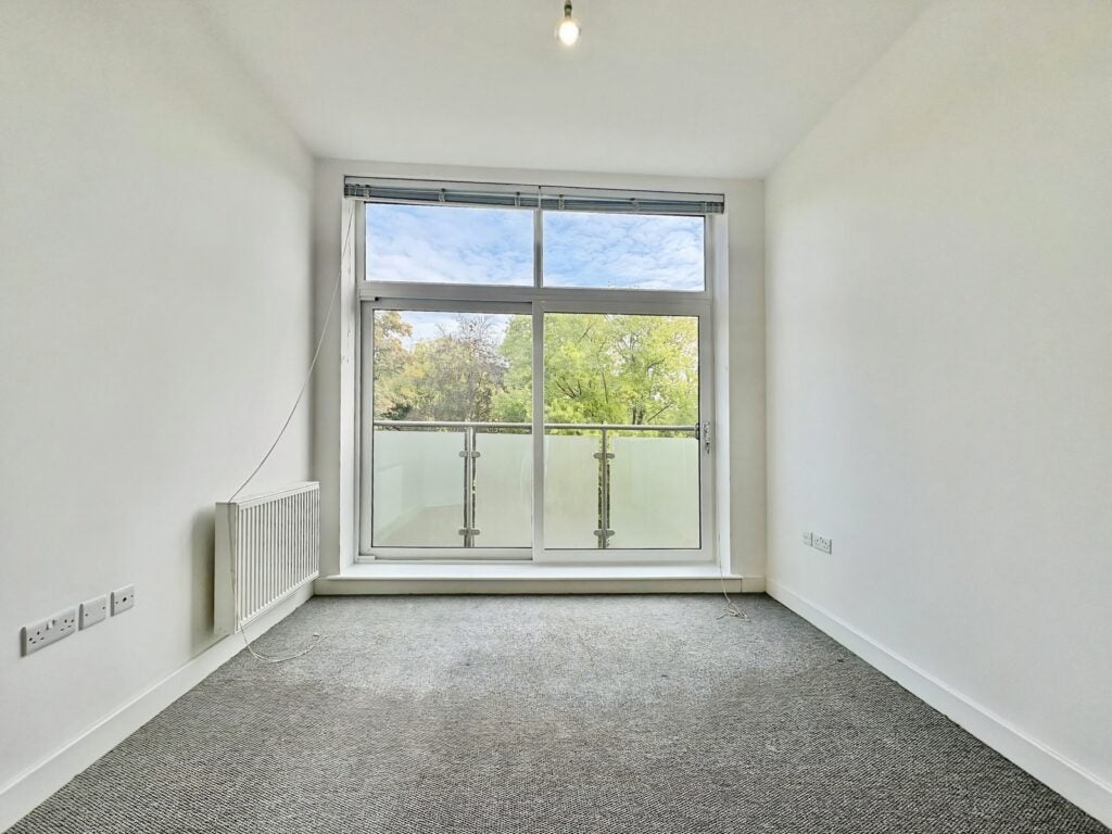 Flat Knoll Road in Surrey Heath