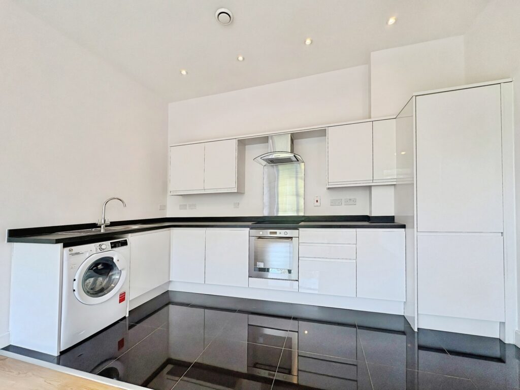 Flat Knoll Road in Surrey Heath