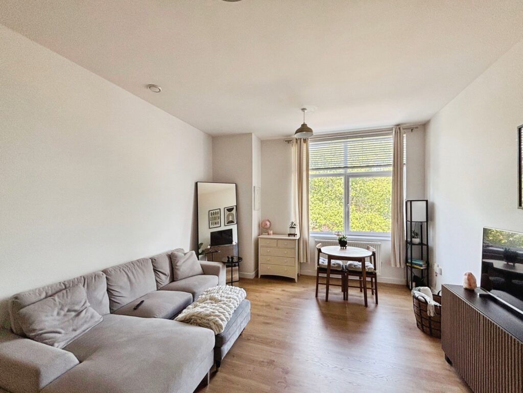Flat Knoll Road in Surrey Heath