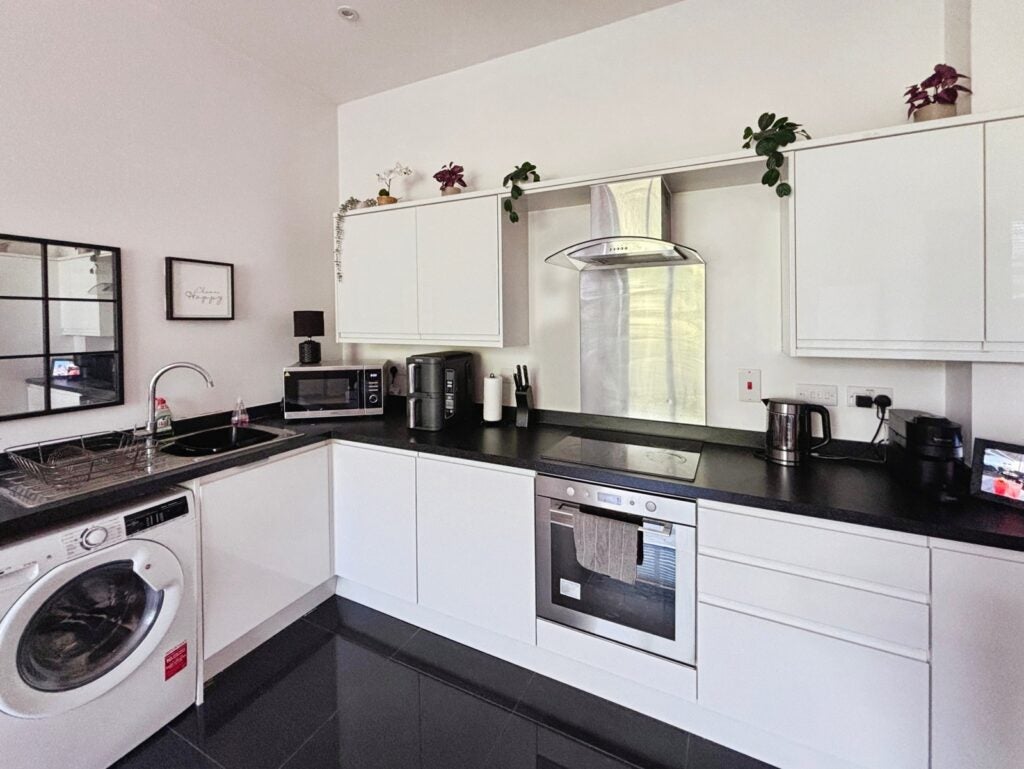 Flat Knoll Road in Surrey Heath