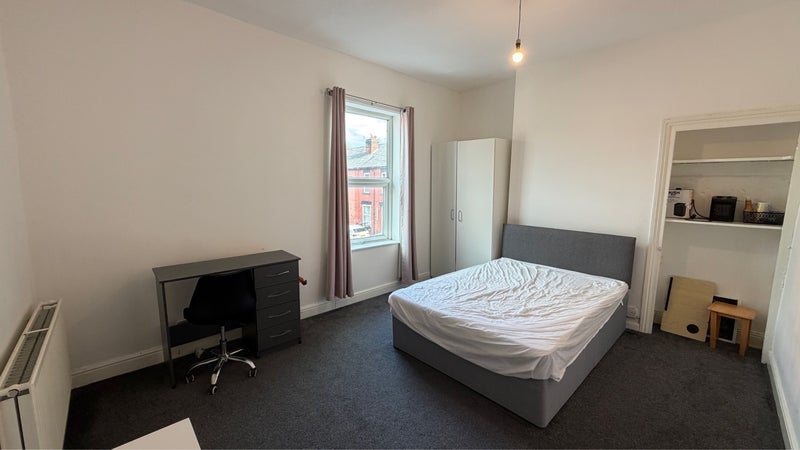 Room Ravensdale Street in Manchester