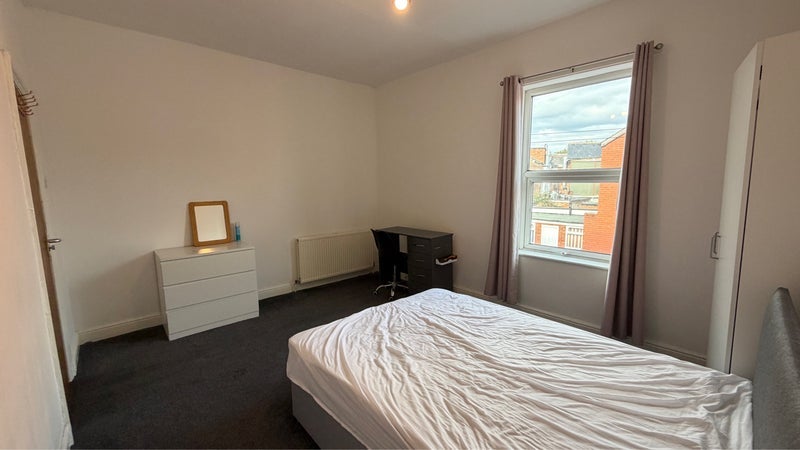 Room Ravensdale Street in Manchester