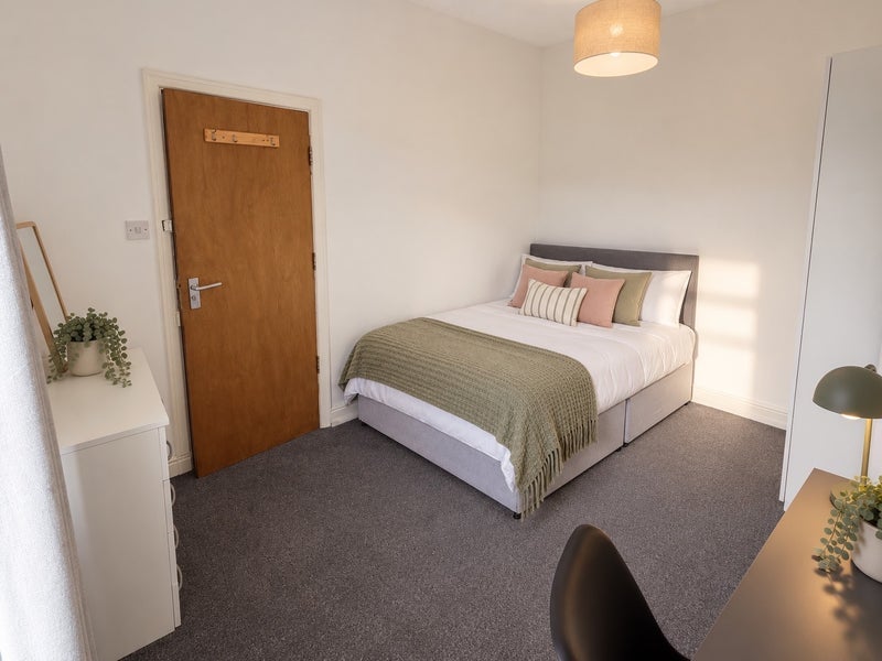 Room Ravensdale Street in Manchester