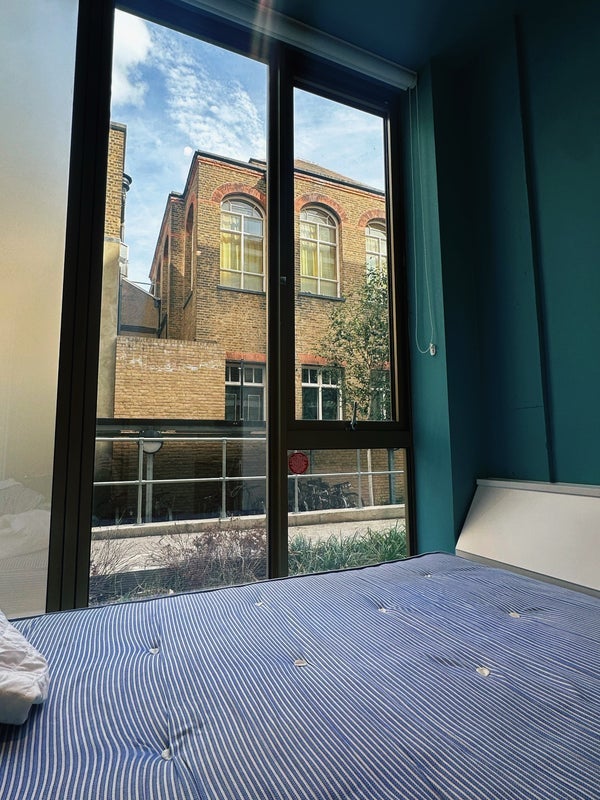 Room Alscot Road in Greater London
