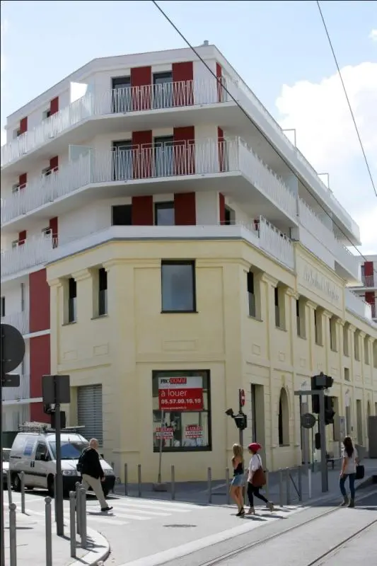 Flat Avenue Émile Counord in Bordeaux