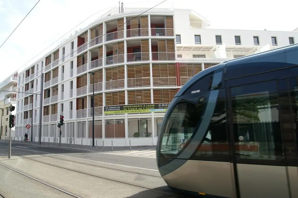 Flat Avenue Émile Counord in Bordeaux