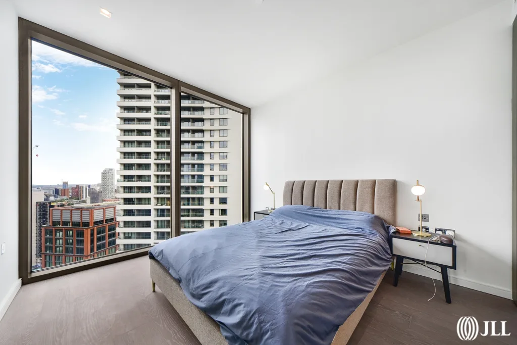 Flat Harbord Square in Greater London