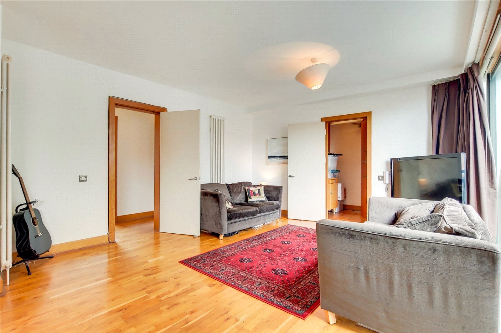 Flat Swan Court in Greater London