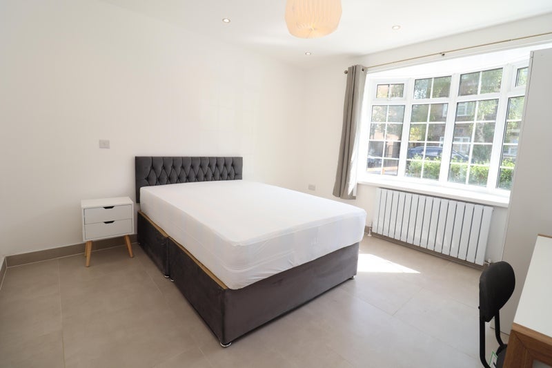 Room Globe Road in Greater London