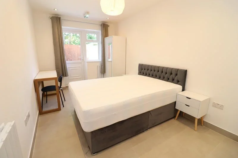 Room Globe Road in Greater London