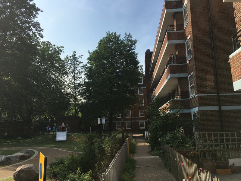 Room Emlyn Gardens in Greater London