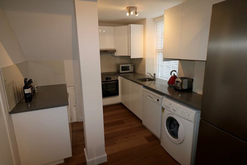 Room Emlyn Gardens in Greater London