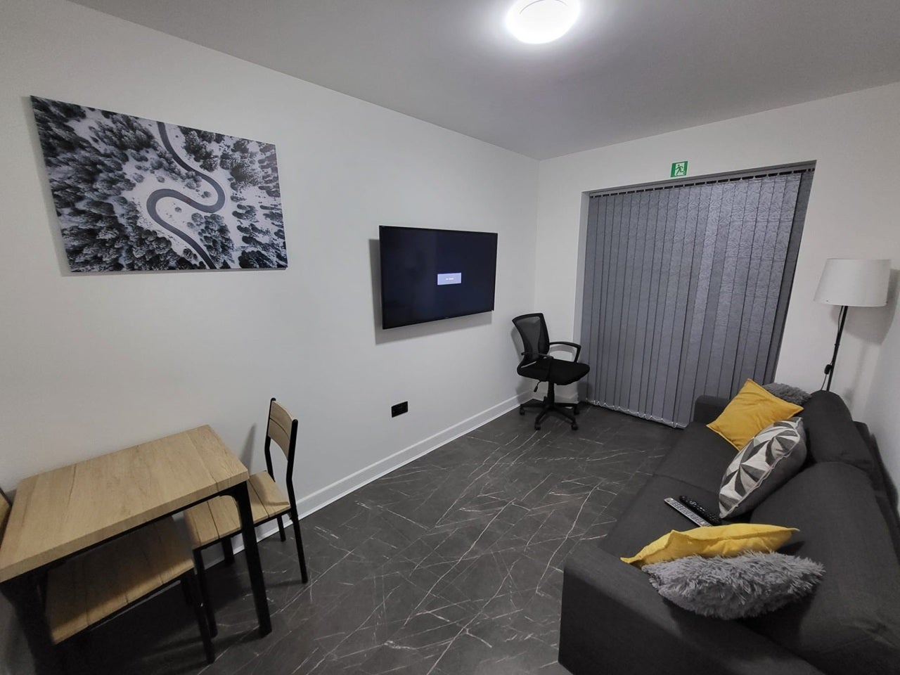 Room Blackhorse Road in Coventry