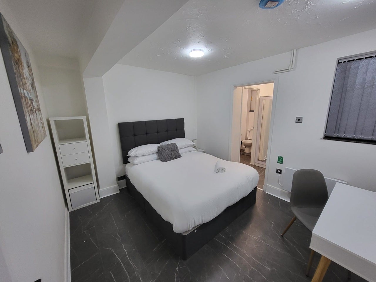 Room Blackhorse Road in Coventry