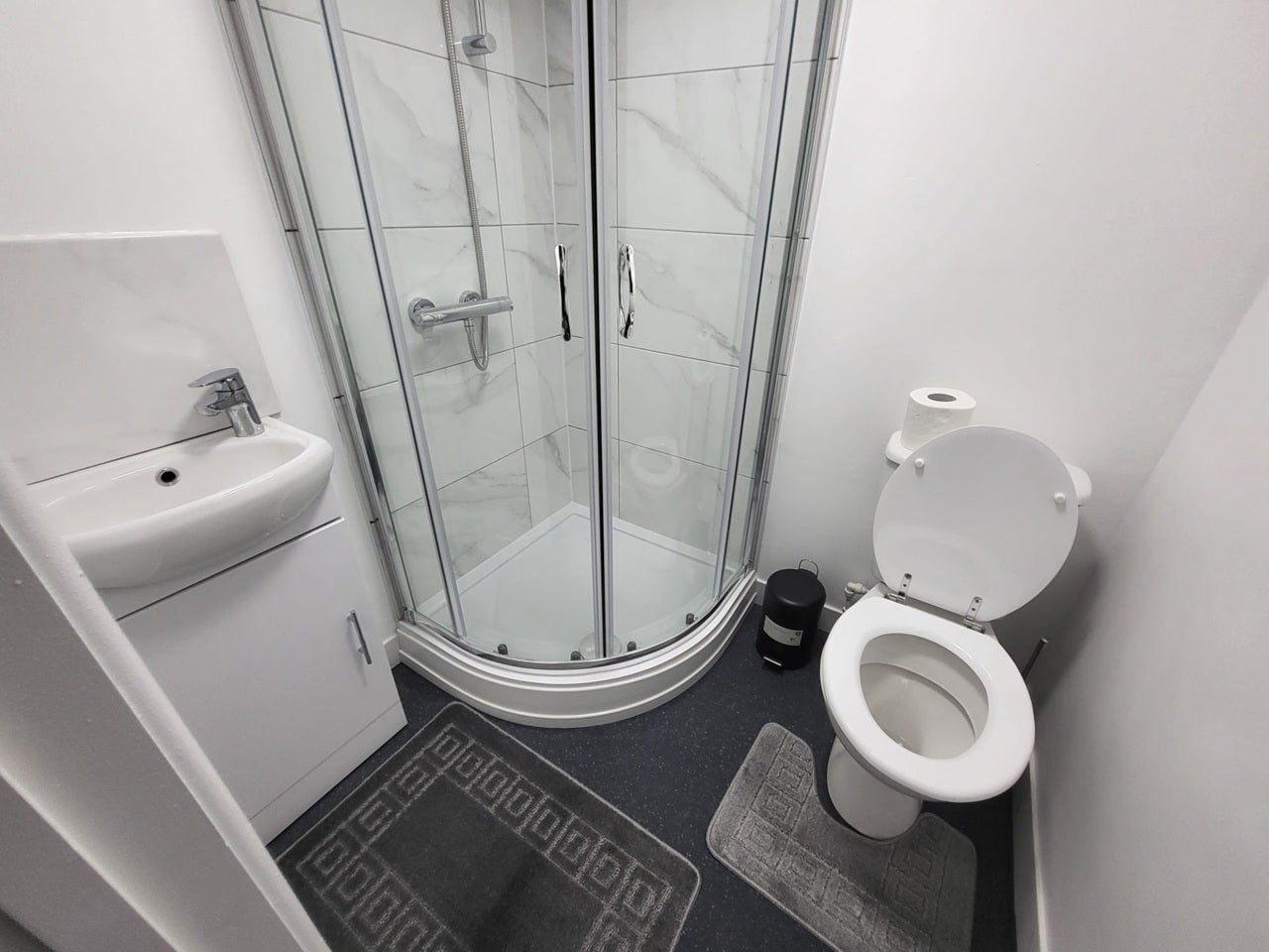 Room Blackhorse Road in Coventry