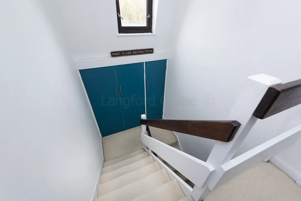 Flat Mackenzie Road in Greater London