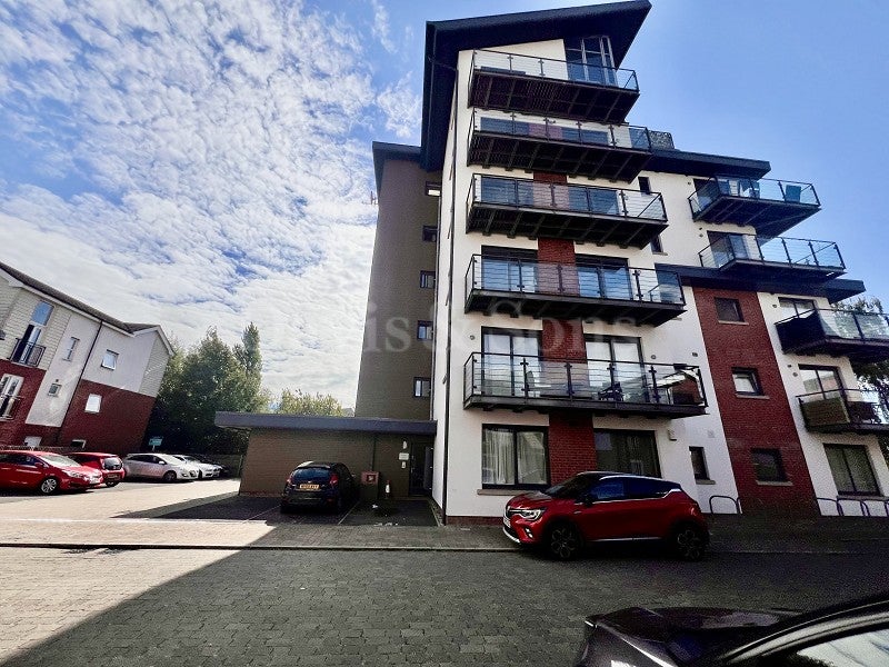 Flat Ariel Close in Newport