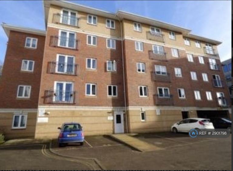 Flat Farnborough Road in Rushmoor