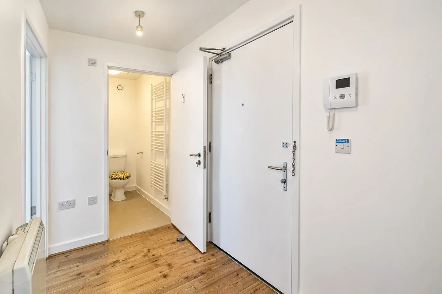 Flat Drayton Park in Greater London