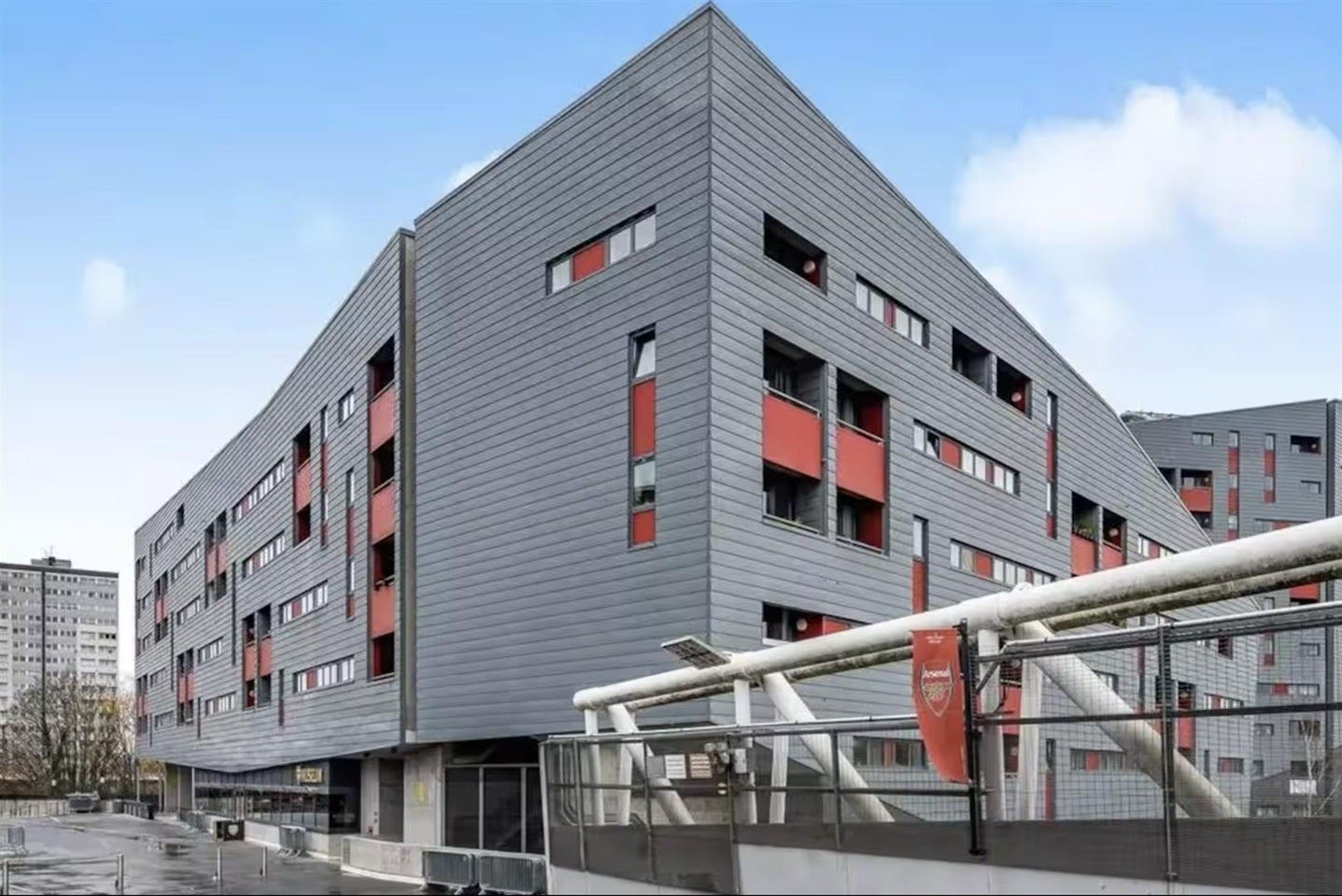 Flat Drayton Park in Greater London
