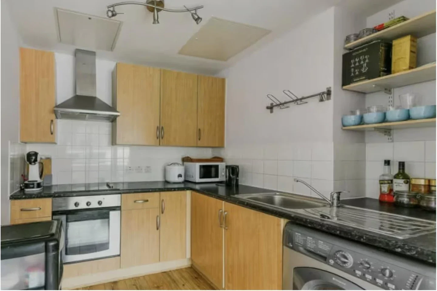 Flat Drayton Park in Greater London