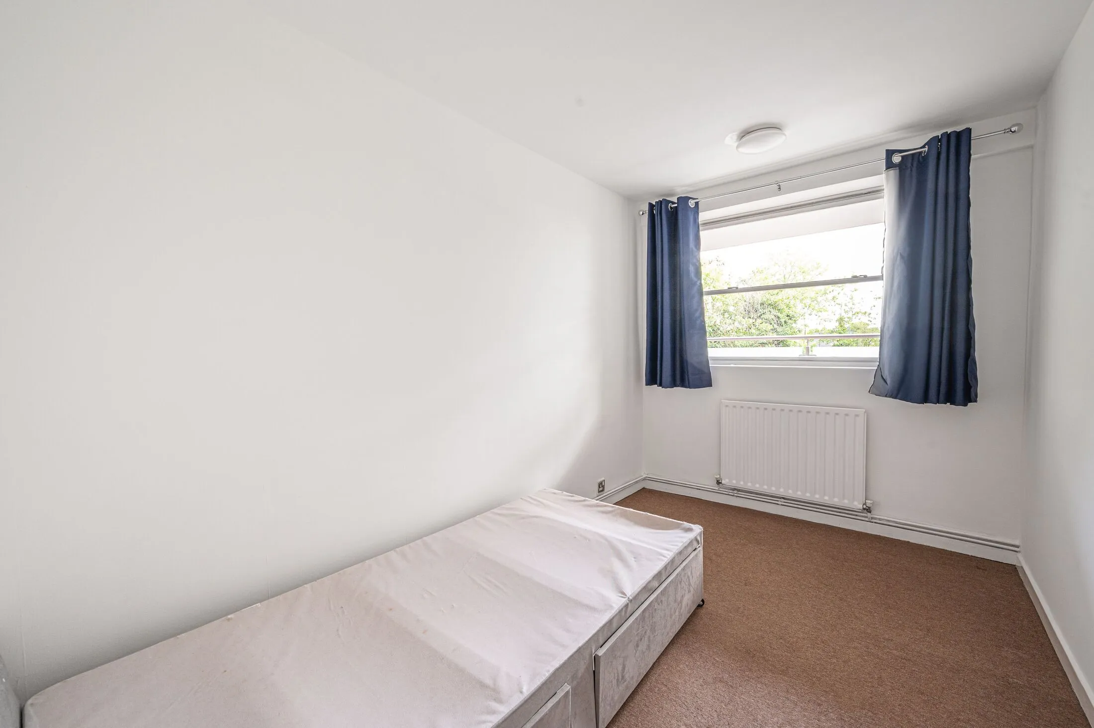 Flat Fairview Court in Greater London
