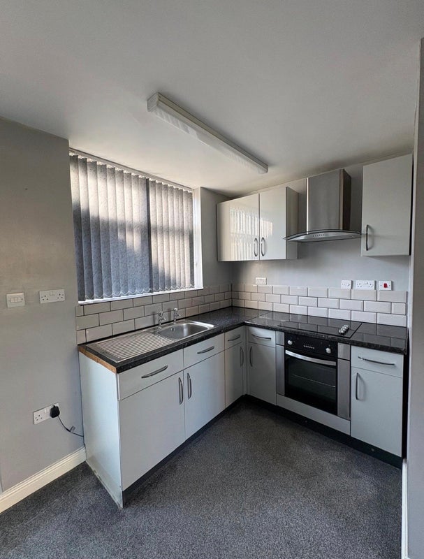 Room Rycroft Avenue in Leeds
