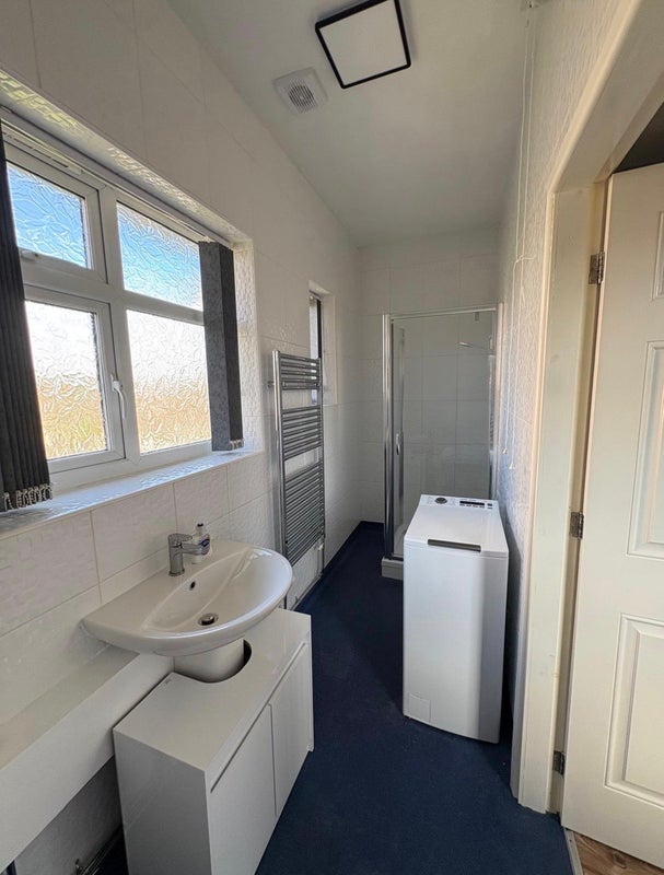 Room Rycroft Avenue in Leeds