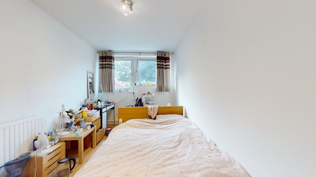 Flat Gerridge Street in Greater London