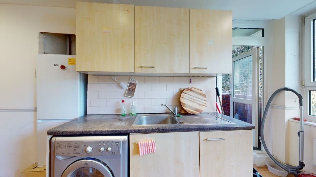 Flat Gerridge Street in Greater London