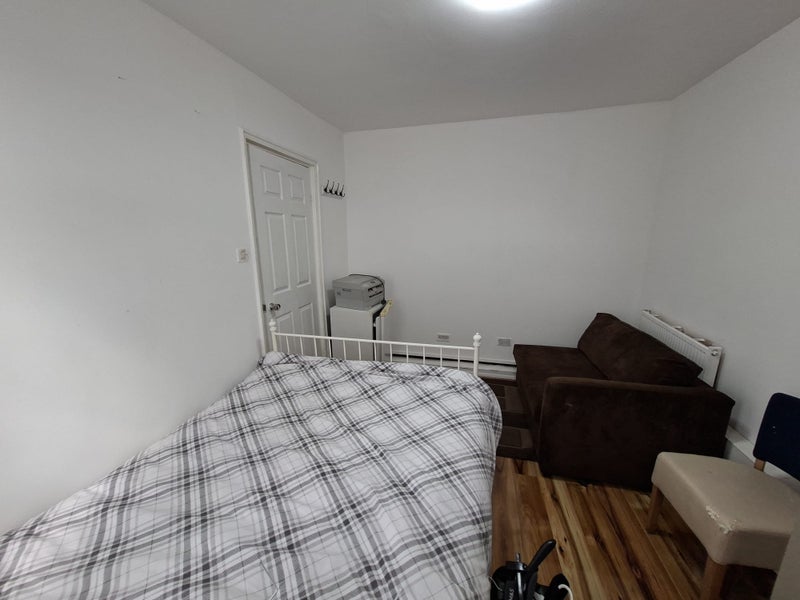 Room Elmstead Road in Greater London