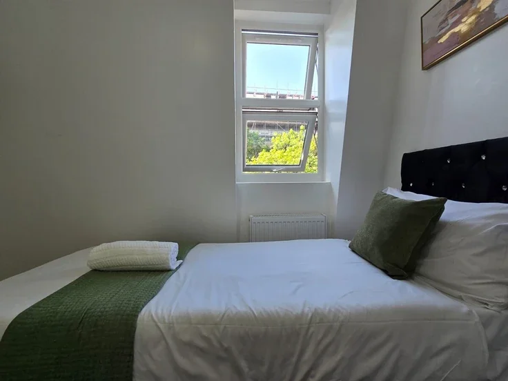 Flat Manbey Grove in Greater London