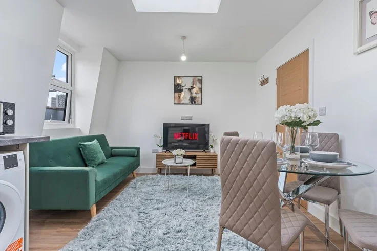 Flat Manbey Grove in Greater London