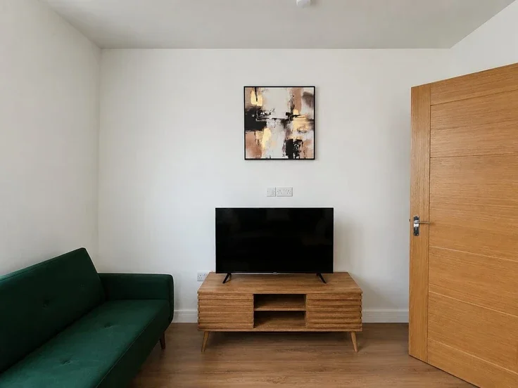 Flat Manbey Grove in Greater London
